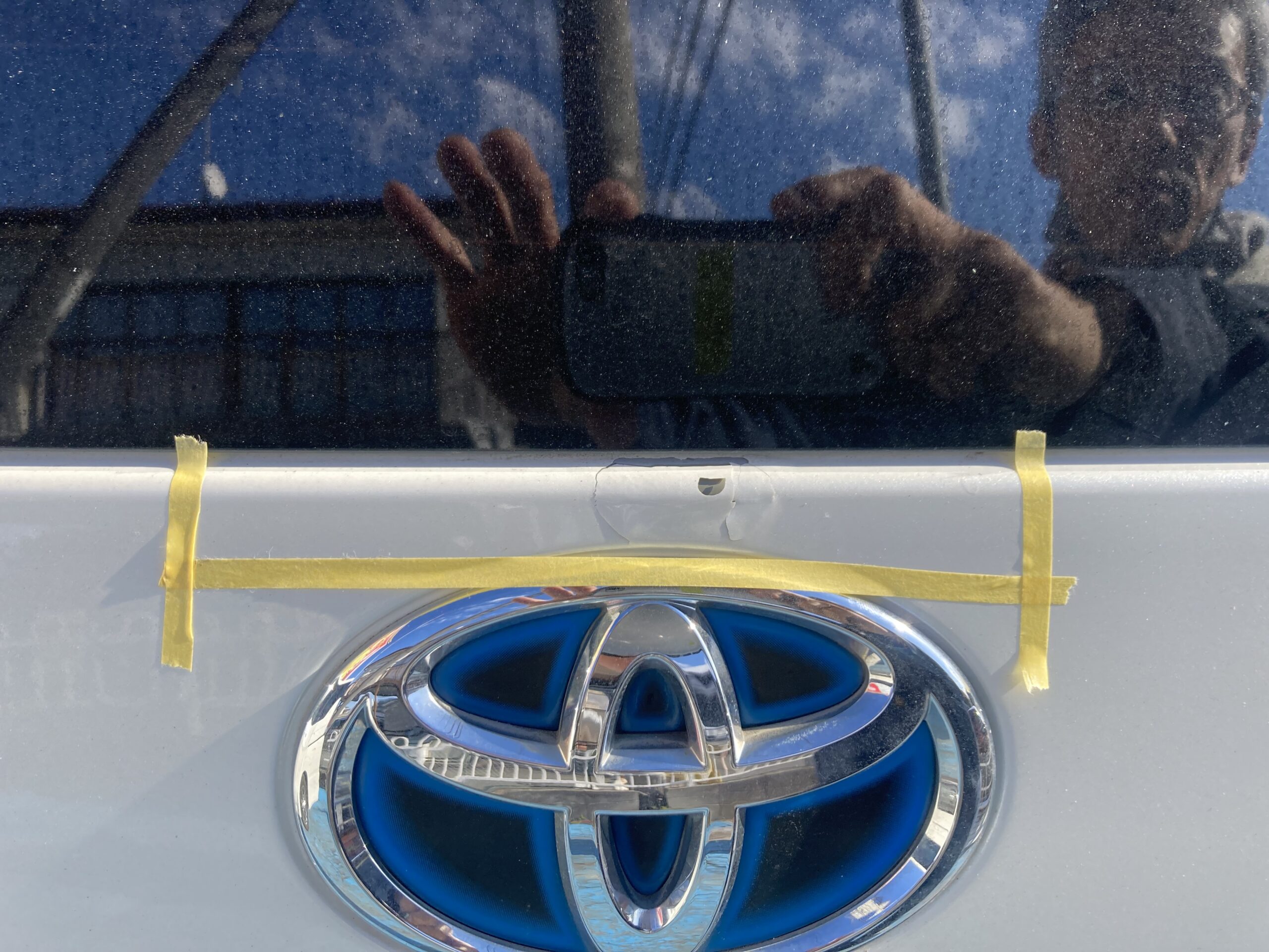 トヨタ ヴェルファイア バックドアの塗装剥がれ修理事例