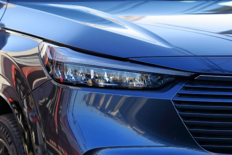 【特典2】<自動車修理依頼をされた方限定>ヘッドライト磨き・片側を550円(税込)で対応